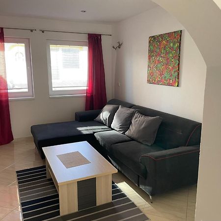 Apartman Marta Banka Exteriör bild